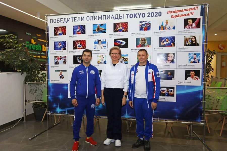 Фото Новосибирский боксёр-олимпиец провёл тренировку для юных спортсменов 4